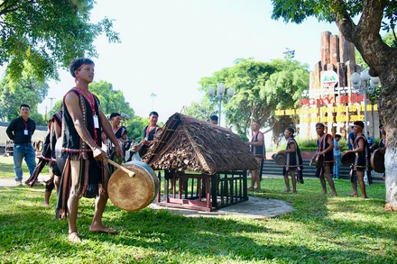 Trình diễn cồng chiêng một tiết mục thu hút khách tham quan tại Ngày hội văn hóa các dân tộc tỉnh Gia Lai lần thứ 2-2023.