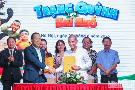 Ông Tạ Mạnh Hoàng đại diện Sconnect (bên trái) và đạo diễn Trịnh Lâm Tùng đại diện Alpha Animation Studio (bên phải) ký kết thoả thuận hợp tác sản xuất phim.