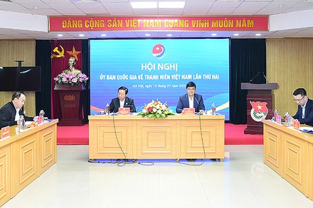 Phó Thủ tướng Chính phủ Trần Hồng Hà và Bí thư thứ nhất Trung ương Đoàn, Chủ nhiệm Ủy ban Quốc gia về thanh niên Bùi Quang Huy đồng chủ trì Hội nghị.