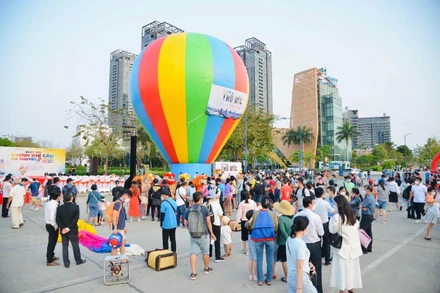 Lần đầu tiên Thành phố kết hợp tổ chức 2 sự kiện lễ hội khinh khí cầu và lễ hội âm nhạc quốc tế Hò Dô cùng nhau.