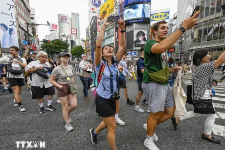 Khách du lịch tại Tokyo, Nhật Bản. (Ảnh: Kyodo/TTXVN)