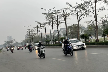 Khu vực Hà Nội sáng sớm có sương mù nhẹ rải rác. Ảnh: Đ.T