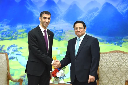Thủ tướng Chính phủ Phạm Minh Chính và Tiến sĩ Thani bin Ahmed Al Zeyoudi, Quốc vụ khanh phụ trách Thương mại quốc tế, Bộ Ngoại thương UAE.