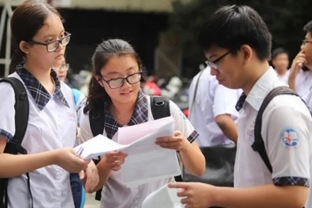 Phó Thủ tướng Chính phủ Lê Thành Long chỉ đạo xem xét quy định thời gian công bố đối với phương án thi tuyển sinh trung học cơ sở và trung học phổ thông sớm