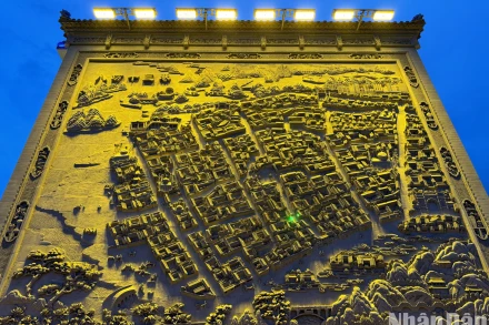 "Tám phường mười ba ngõ" trở nên lung linh dưới hiệu ứng của ánh sáng.