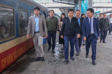 Bộ trưởng Giao thông vận tải Nguyễn Văn Thắng đã trực tiếp kiểm tra, thị sát công tác phục vụ hành khách trong dịp Tết.