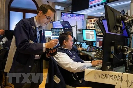 Hoạt động giao dịch tại Sàn chứng khoán New York, Mỹ. (Ảnh: THX/TTXVN)