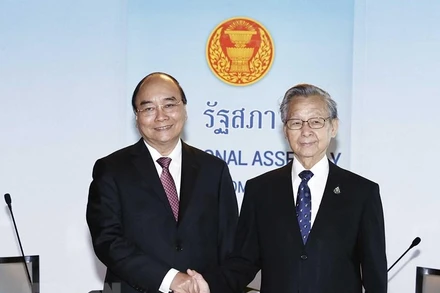 Chủ tịch nước Nguyễn Xuân Phúc gặp Chủ tịch Quốc hội Thái Lan Chuan Leekpai. (Ảnh: Thống Nhất/TTXVN)