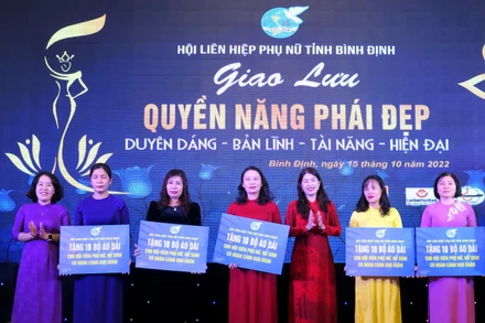 Hội Liên hiệp phụ nữ tỉnh Bình Định phát động chương trình “Vận động 1.300 bộ áo dài, vải áo dài tặng cho hội viên, phụ nữ, nữ sinh có hoàn cảnh khó khăn”.