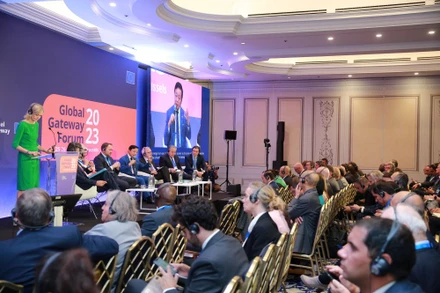 Phó Thủ tướng Chính phủ Trần Hồng Hà phát biểu tại diễn đàn.