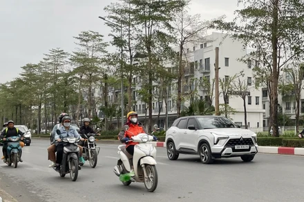 Hà Nội gió đông bắc mạnh dần lên cấp 3. Ảnh: Đ.T