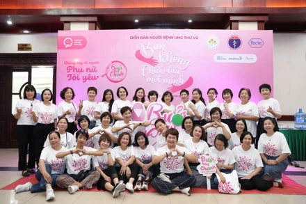 Những người bệnh ung thư vú tham gia diễn đàn tại Hà Nội ngày 8/11