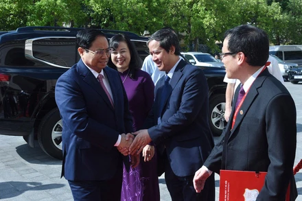 Thủ tướng Phạm Minh Chính với các đại biểu tham dự hội nghị.