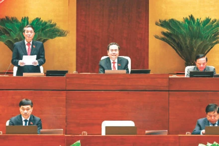 Chủ tịch Quốc hội Trần Thanh Mẫn chủ trì phiên thảo luận tại hội trường. (Ảnh DUY LINH)