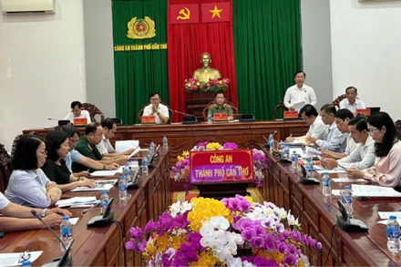 Đoàn đại biểu Quốc hội thành phố Cần Thơ tổ chức cuộc họp với các cơ quan liên quan của thành phố.