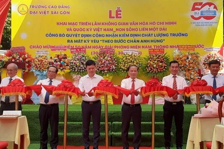 Nghi thức khai mạc triển lãm