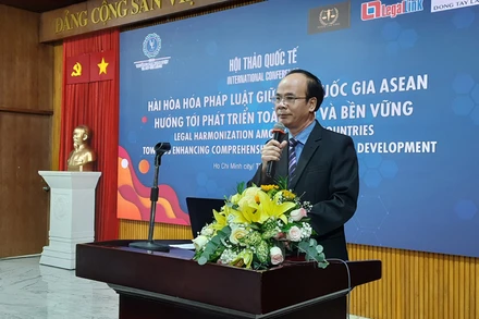 Phó Giáo sư, Tiến sĩ Vũ Văn Nhiêm, Chủ tịch Hội đồng Trường đại học Luật Thành phố Hồ Chí Minh phát biểu tại Hội thảo.