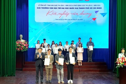 Ban tổ chức trao giải Nhất cho 3 tác giả đạt giải Nhất ở 3 thể loại.