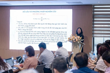 Chuyên gia thảo luận tại tọa đàm.