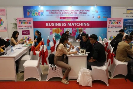 Các doanh nghiệp tìm cơ hội hợp tác, kinh doanh tại buổi kết nối.