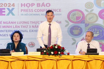 Ông Trần Phú Lữ, Giám đốc Trung tâm Xúc tiến Thương mại và Đầu tư Thành phố Hồ Chí Minh phát biểu tại họp báo.