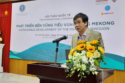 Tiến sĩ Lê Trường Sơn, Hiệu trưởng Trường đại học Luật Thành phố Hồ Chí Minh phát biểu tại hội thảo.