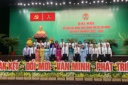 Các đại biểu chụp ảnh lưu niệm tại đại hội.