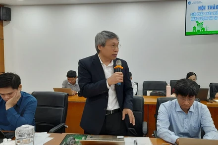 Đại biểu phát biểu tại hội thảo.