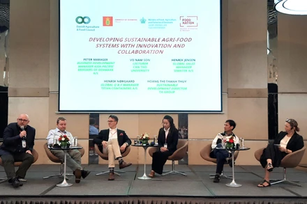 Các đại biểu thảo luận về nông nghiệp và thực phẩm xanh.