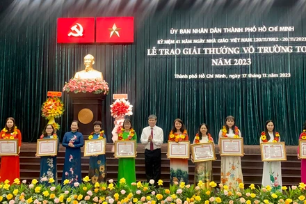 Các thầy, cô giáo nhận Giải thưởng Võ Trường Toản năm 2023.