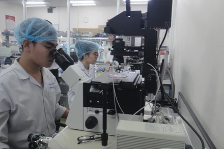 Hoạt động nghiên cứu khoa học tại Đại học Quốc gia Thành phố Hồ Chí Minh.