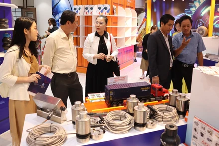 Doanh nghiệp cơ khí, điện Thành phố Hồ Chí Minh trưng bày sản phẩm tại Showroom Trung tâm Xúc tiến Thương mại và Đầu tư Thành phố Hồ Chí Minh.