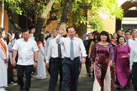 Bí thư Thành ủy Thành phố Hồ Chí Minh Nguyễn Văn Nên dự khai giảng năm học 2023-2024 tại Trường THPT Nguyễn Thị Minh Khai.