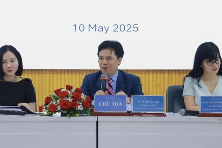 Ban chủ toạ điều phối phiên thảo luận.