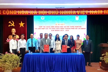 Viện Khoa học xã hội vùng Nam Bộ và Liên hiệp các tổ chức hữu nghị Thành phố Hồ Chí Minh ký kết thỏa thuận hợp tác.