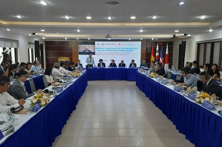 Quang cảnh phiên thảo luận tại tọa đàm.