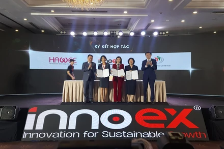 Ký kết hợp tác giữa Hiệp hội Các nhà bán lẻ Việt Nam và Hội Nữ doanh nhân Thành phố Hồ Chí Minh.