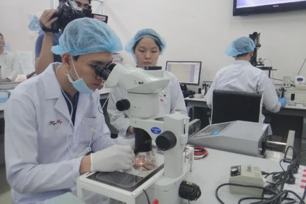 Hoạt động nghiên cứu khoa học tại Đại học Quốc gia Thành phố Hồ Chí Minh.