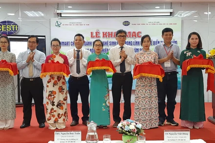 Nghi thức cắt băng khai mạc Techmart năm 2023.