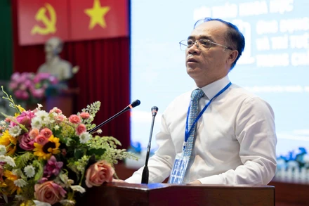 Chuyên gia phát biểu tại hội thảo.