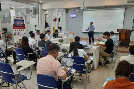 Quang cảnh sự kiện kết nối ý tưởng với chủ đề “Công nghệ chuyển đổi số quản lý và vận hành trường học, doanh nghiệp lĩnh vực giáo dục".