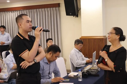 Đại biểu dự hội thảo tham vấn các chuyên gia để sản xuất bảo đảm an toàn thực phẩm.