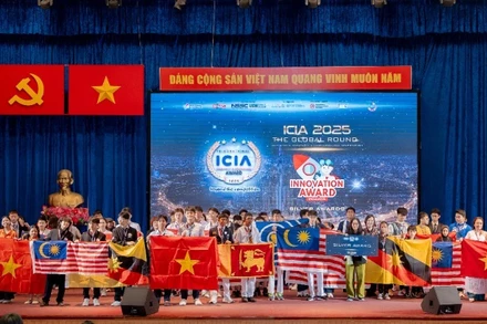 Các đội nhận Giải thưởng Innovation Award.