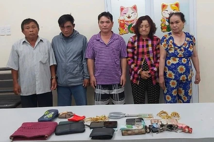 Các đối tượng tại cơ quan chức năng. (Ảnh: Công an cung cấp)