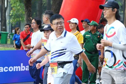 Đông đảo các tầng lớp tham gia Ngày chạy Olympic vì sức khỏe toàn dân.
