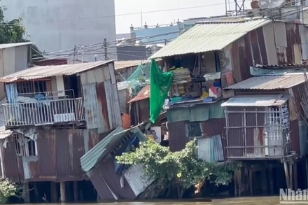 Hiện trường vụ sập nhà trên kênh Đôi.