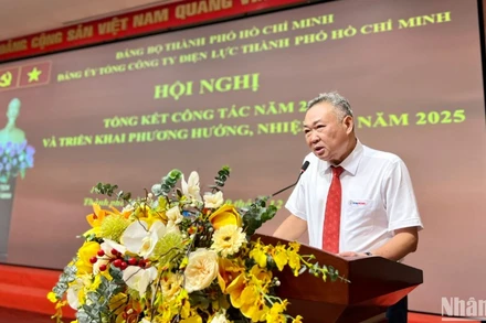 Đồng chí Phạm Quốc Bảo, Bí thư Đảng ủy, Chủ tịch Hội đồng Thành viên EVNHCMC phát biểu tại hội nghị.