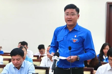 Các đoàn viên, thanh niên thành phố chia sẻ nhiều ý kiến tâm huyết, thẳng thắn với lãnh đạo thành phố.