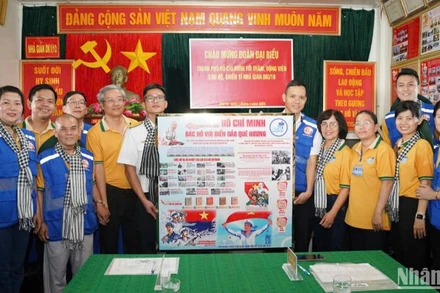 Nhân dân Thành phố Hồ Chí Minh trao Không gian văn hóa Hồ Chí Minh đến cán bộ, chiến sĩ nhà giàn DK1/10.