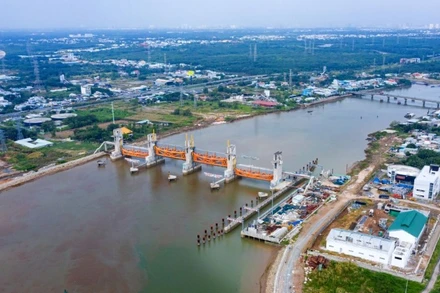Một cống ngăn triều trong Dự án Giải quyết ngập do triều khu vực Thành phố Hồ Chí Minh.